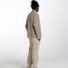 Mann stehend in Lodenjacke